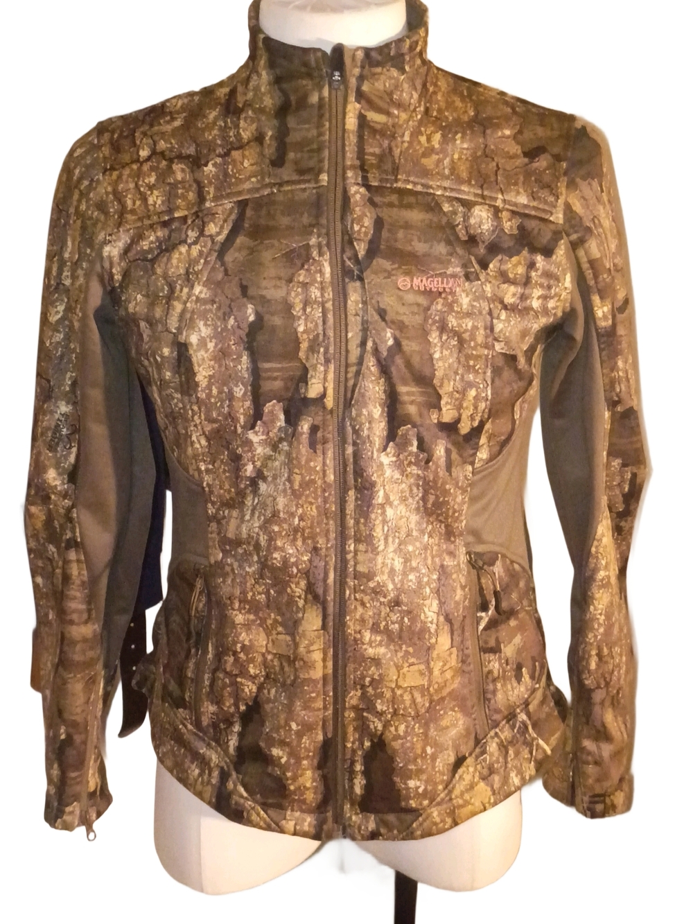 Magellan Outdoors Women's Camo Hunting Jacket Mesa 2.0 Softshell Size Medium